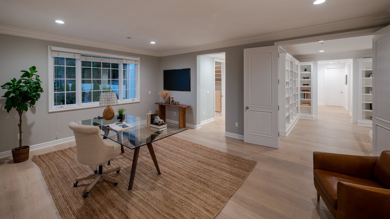 3686 Benedict Canyon Ln, Sherman Oaks 