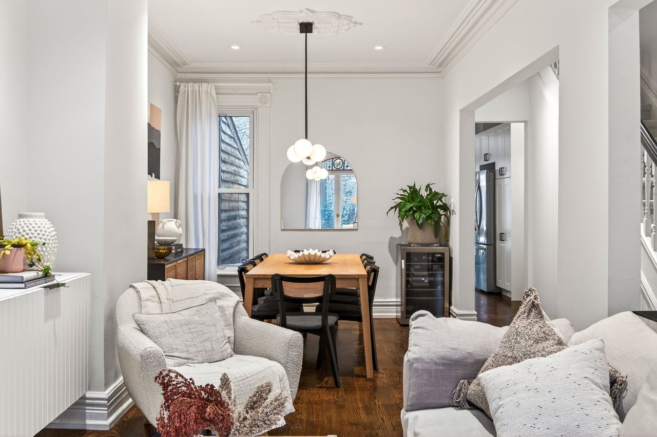 Standout Residence In Coveted Summerhill