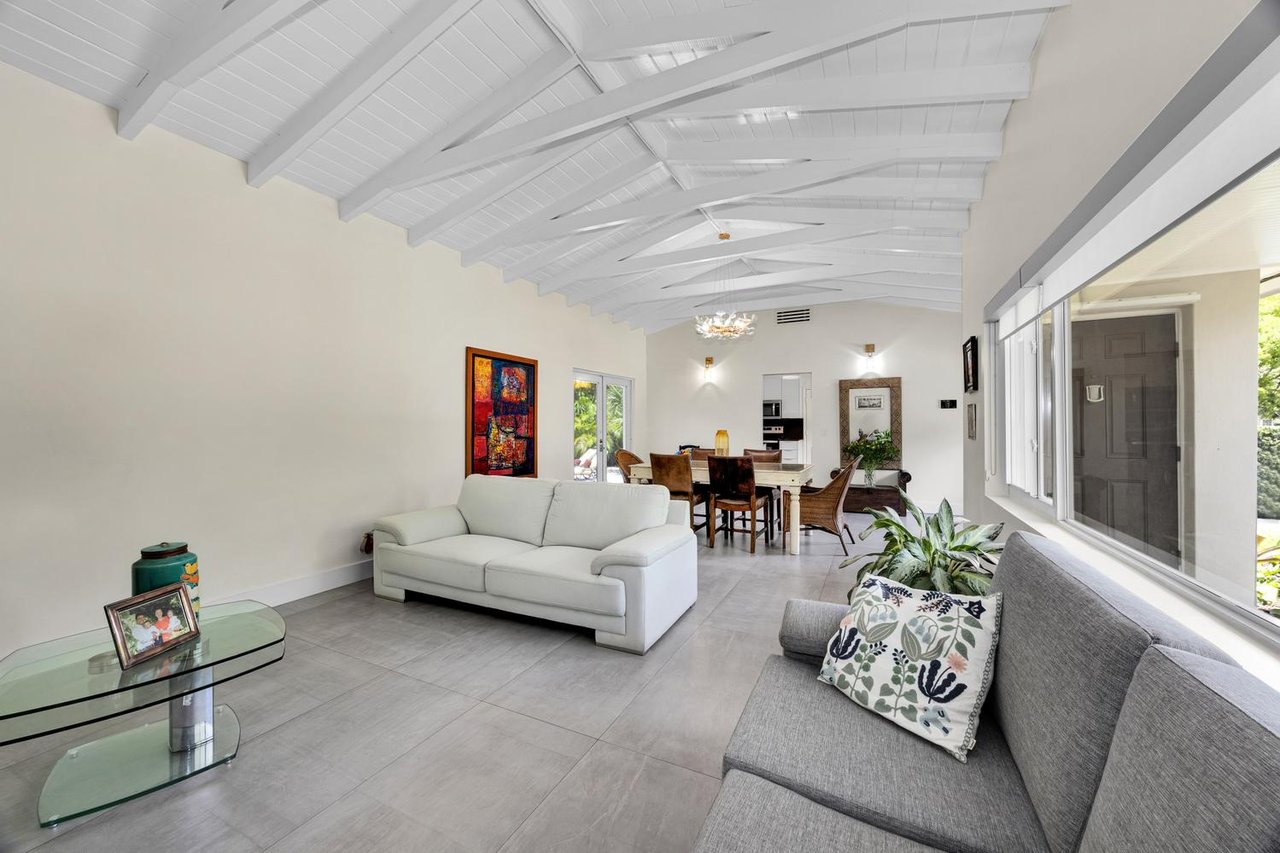 Under Contract in Just 1 Day: 6610 Santona St Sells for $2,200,000