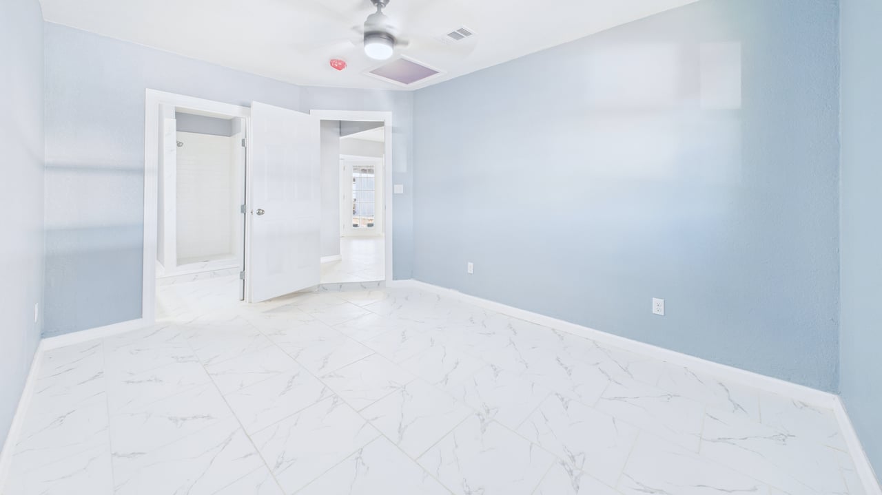 2210 Country Club Dr