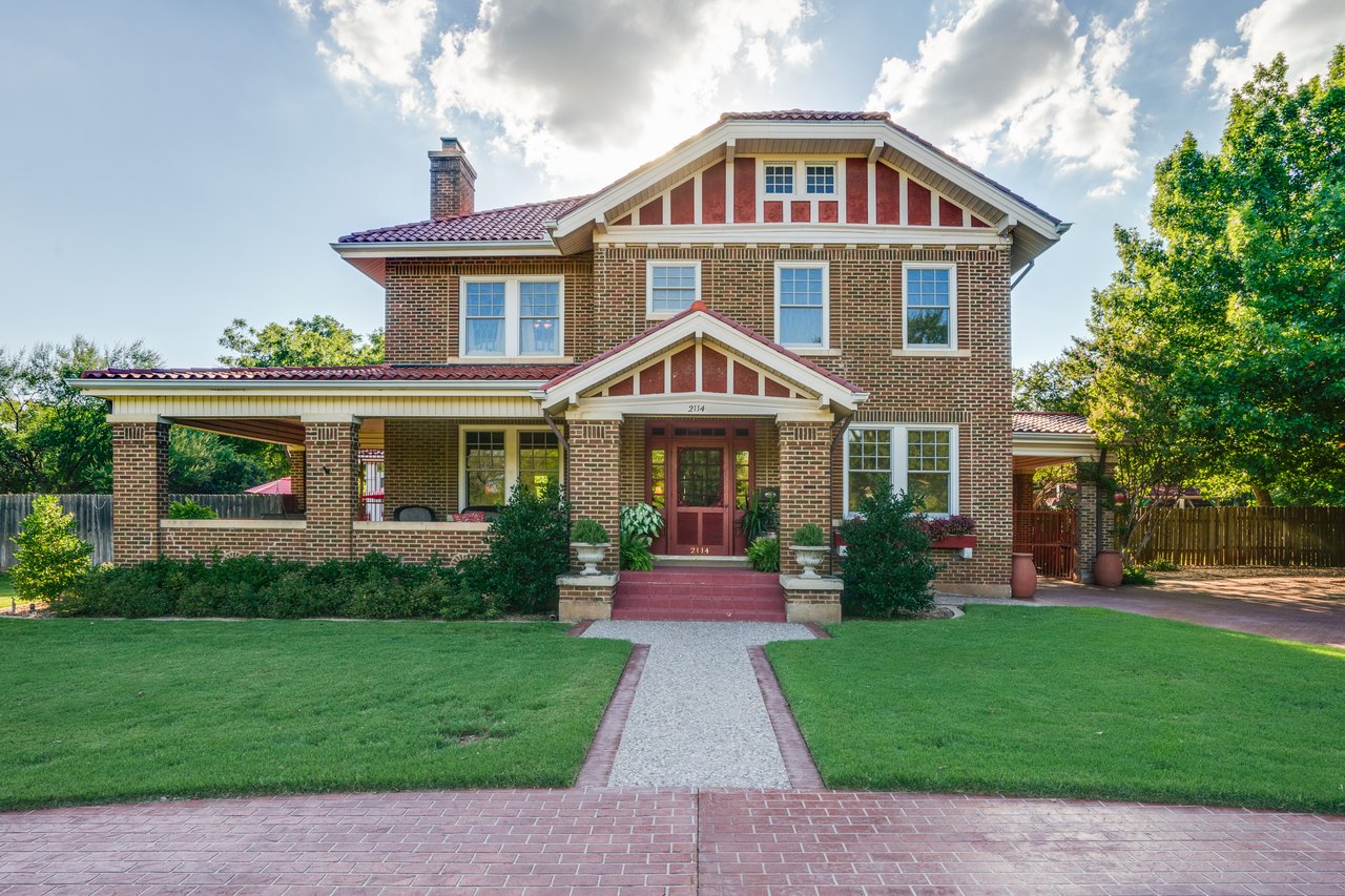 2114 Hiawatha Boulevard