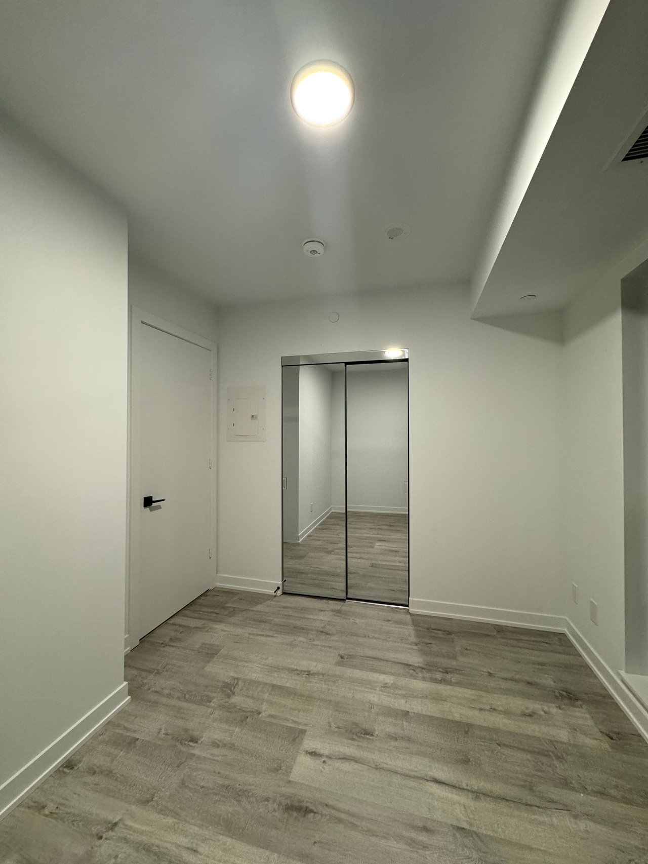 327 King St W Unit: 1102