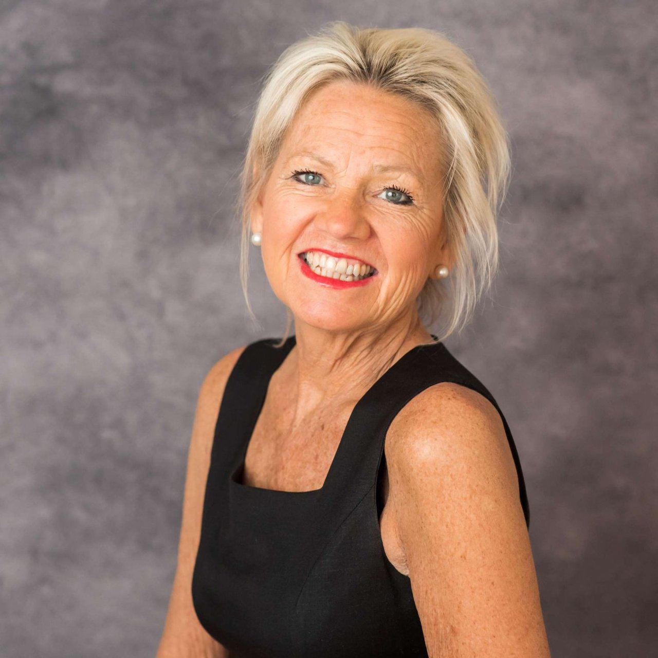 Beth Scarpello Doylestown, PA Real Estate Agent Headshot