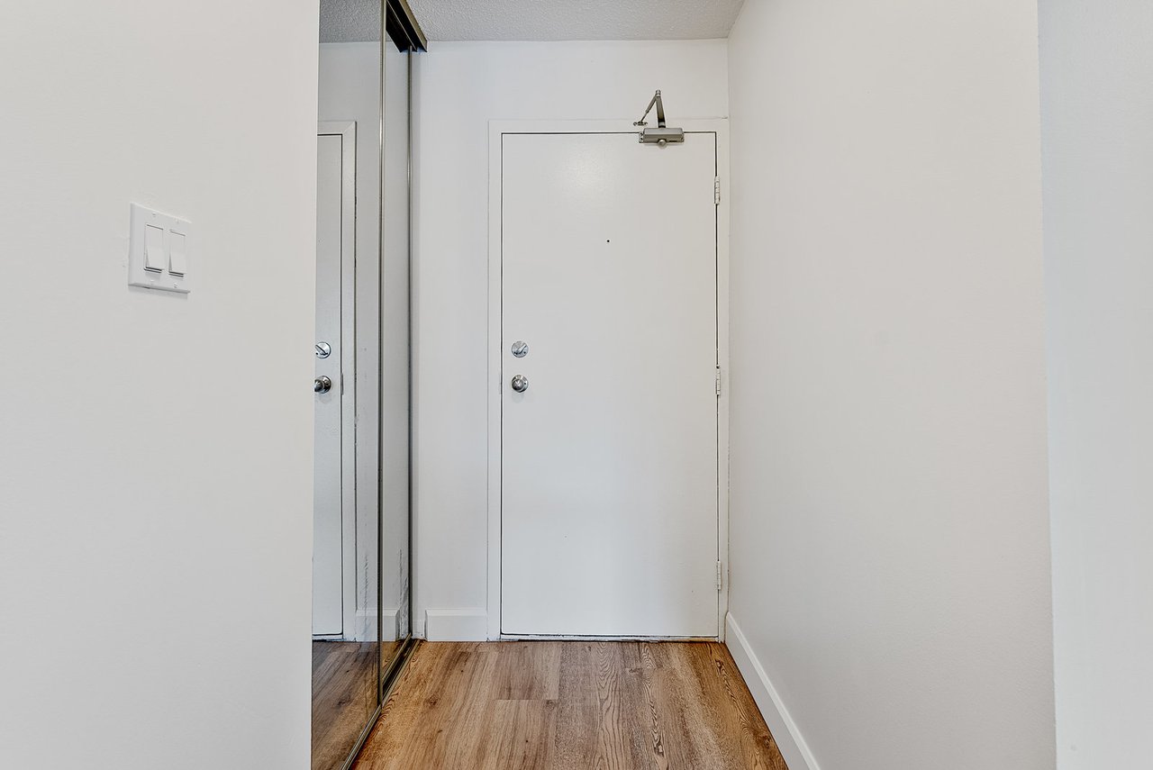 10330 Yonge Street W Unit: 404