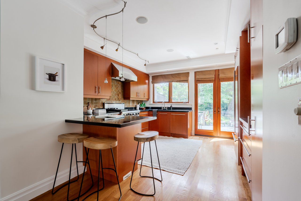 67 Leuty Ave