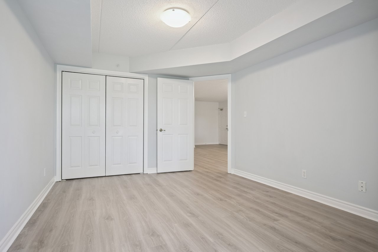 Upgraded 1 Bed+ Den Suite Overlooking Ravine