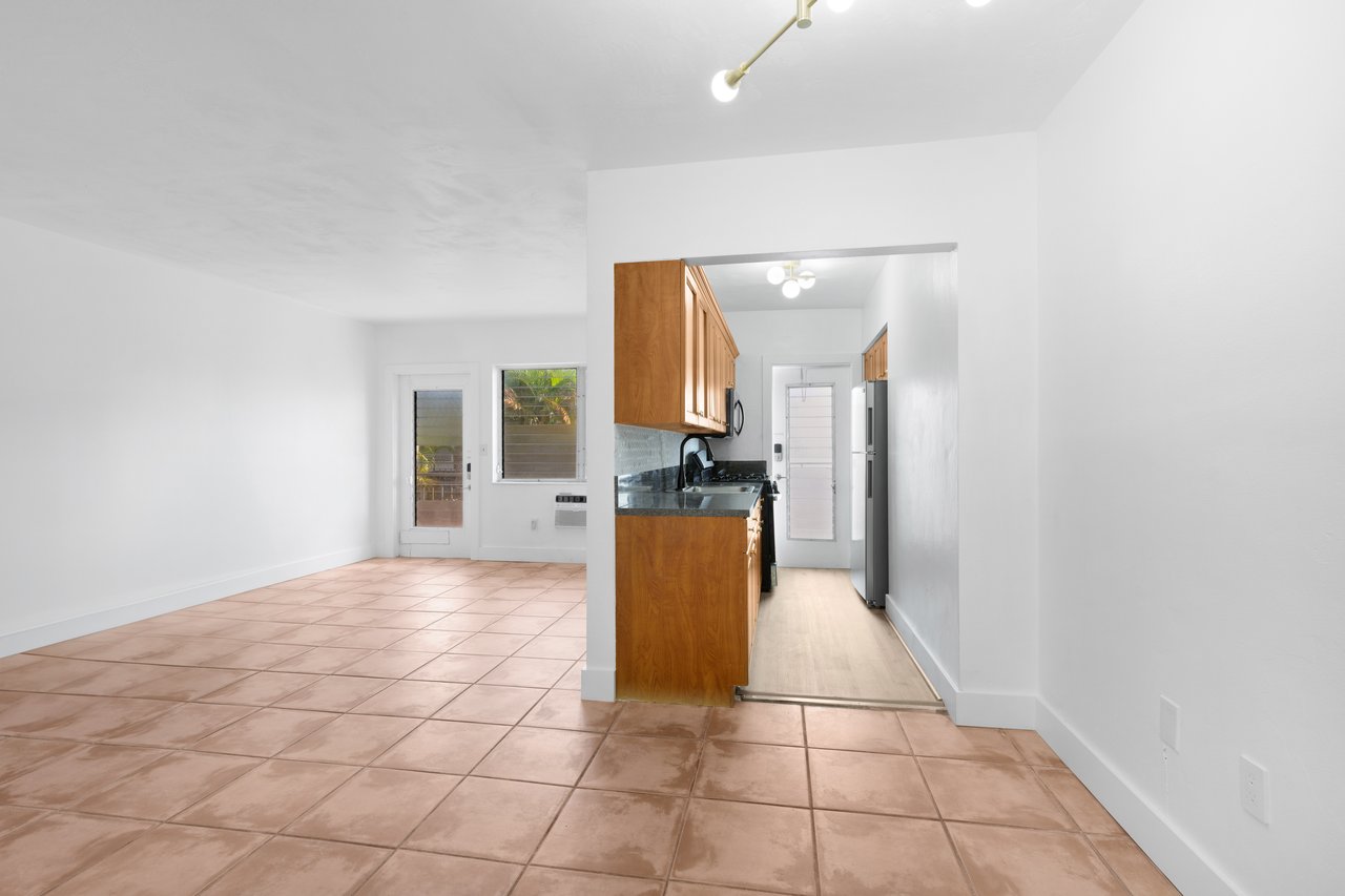 🌊 Waterfront One-Bedroom with Balcony – Miami Beach Lifestyle!