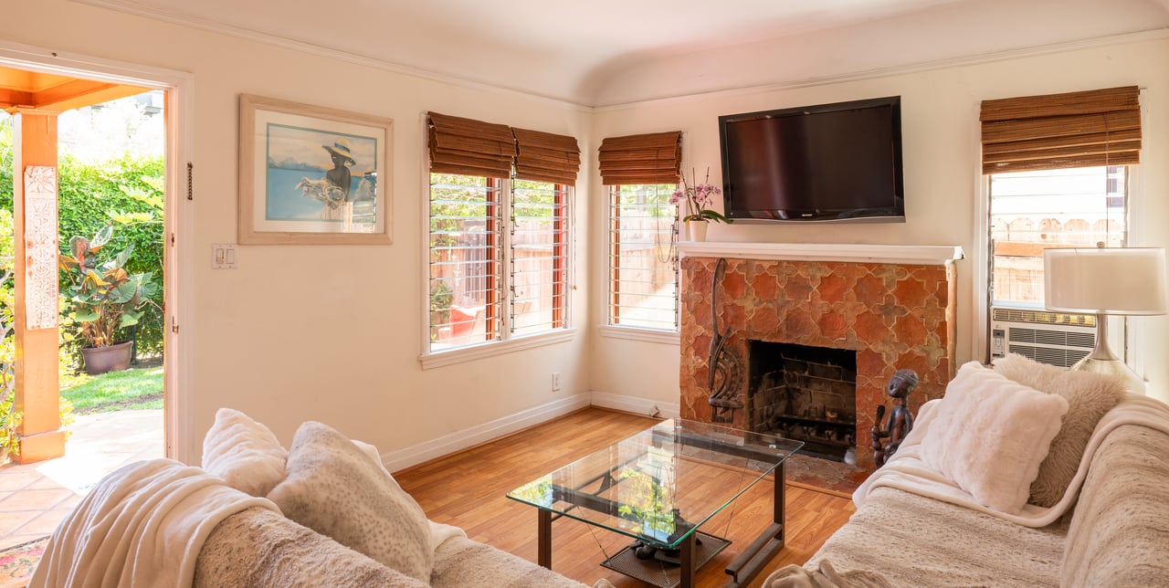 8921 Rosewood Ave, West Hollywood