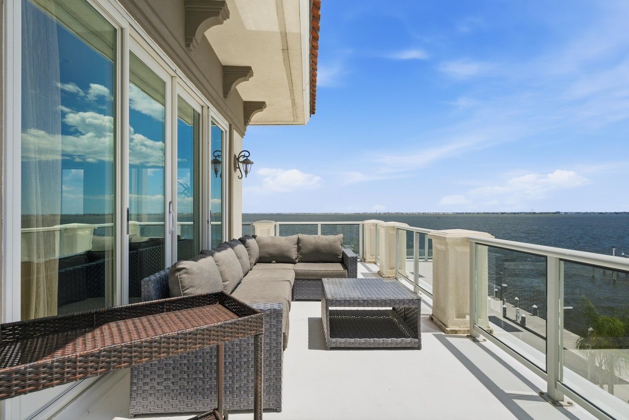 3331-3333 LONG POINT DRIVE