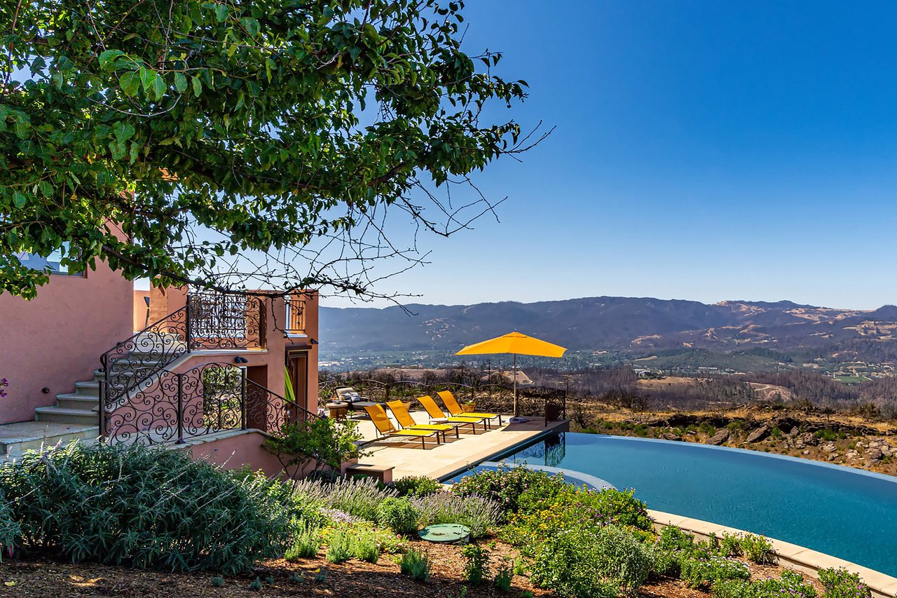 Luxurious Estate Above St. Helena