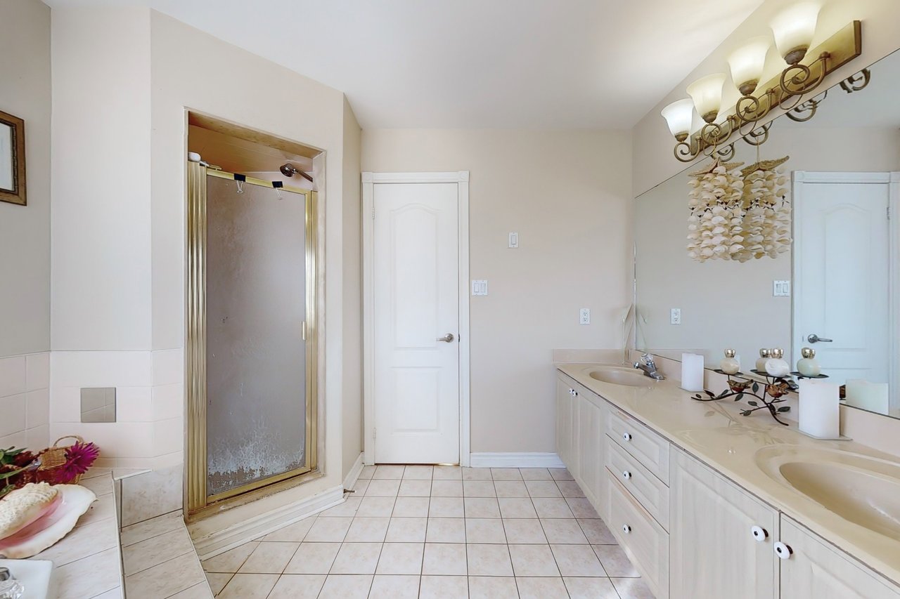 189 Humberland Dr