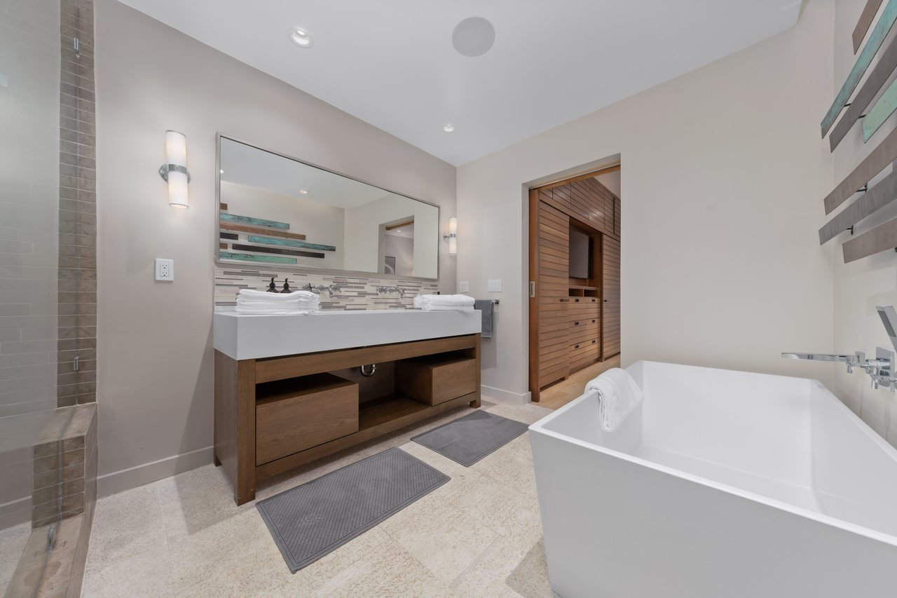 1 Eastwind Street #103, Marina Peninsula