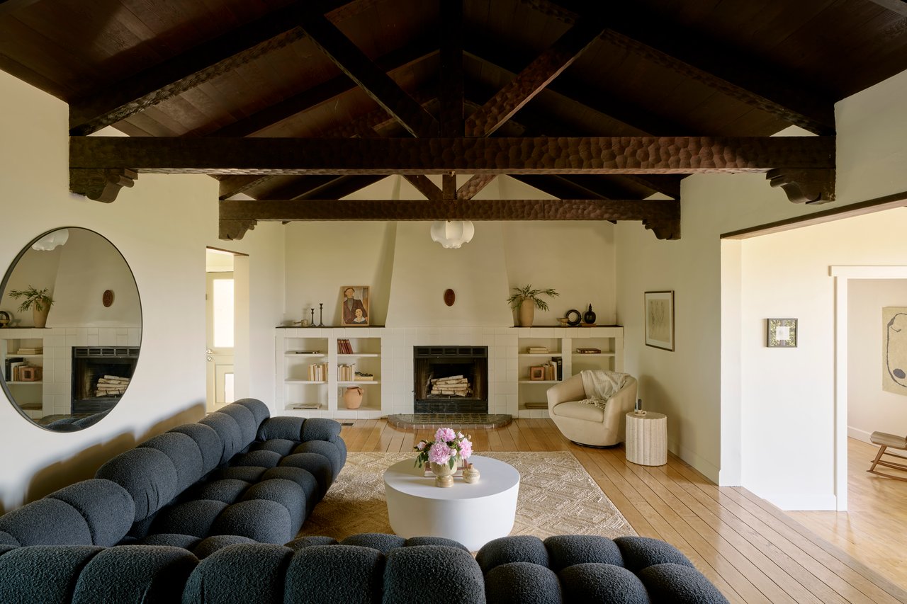 11764 Laurelcrest Drive in Studio City