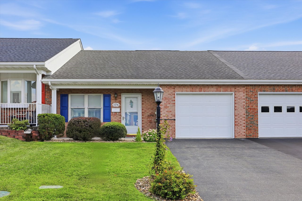 1236 Grand Legacy Dr, Hagerstown, MD 21740