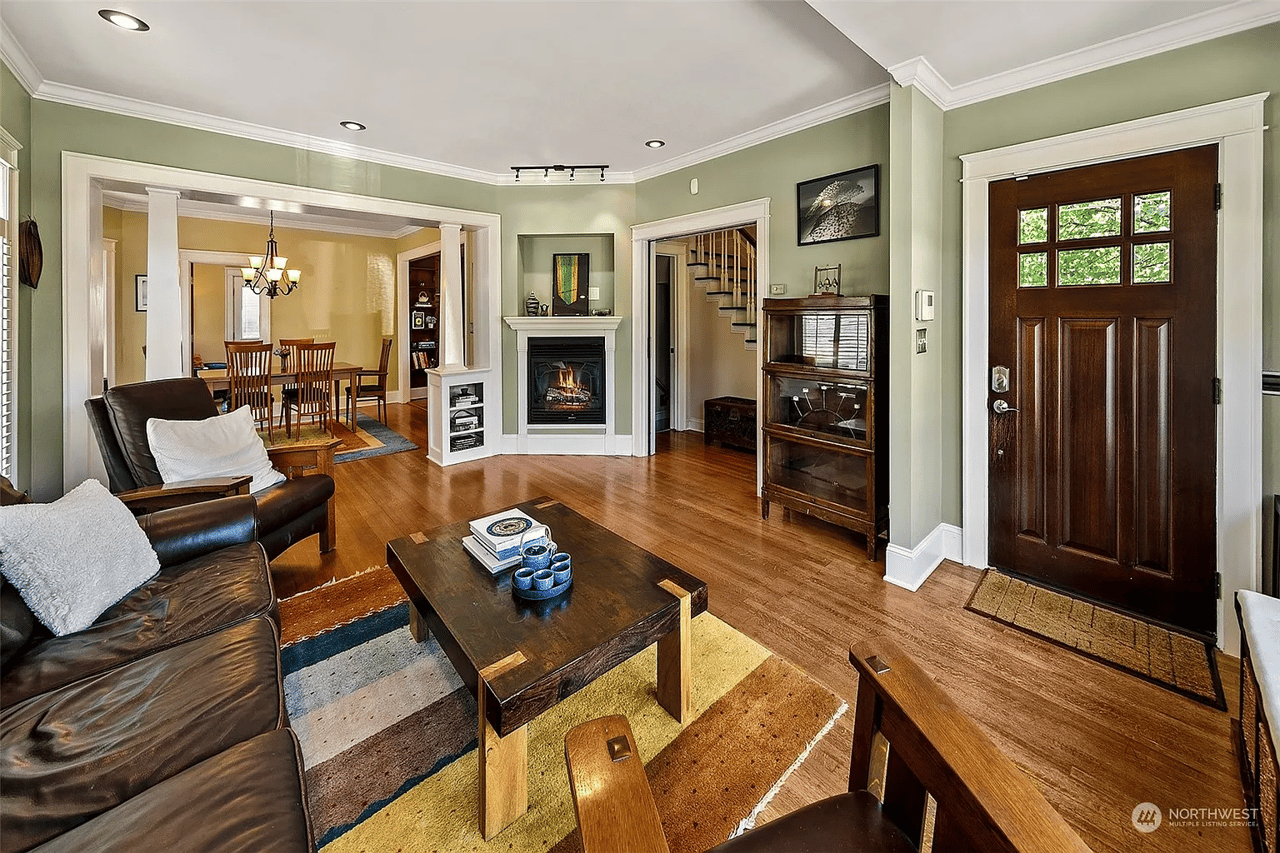 5529 Kenwood Place N