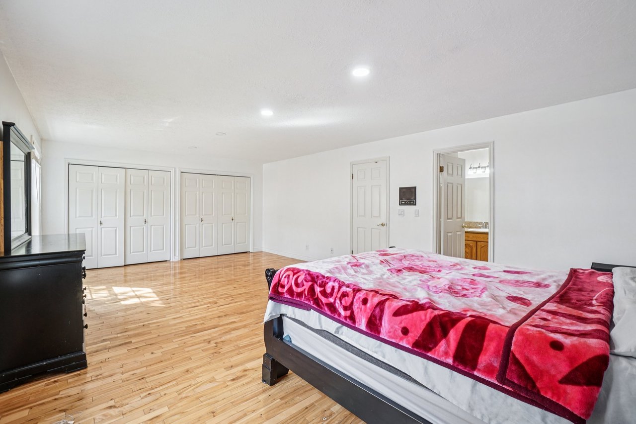 11343 S Clifford Cir