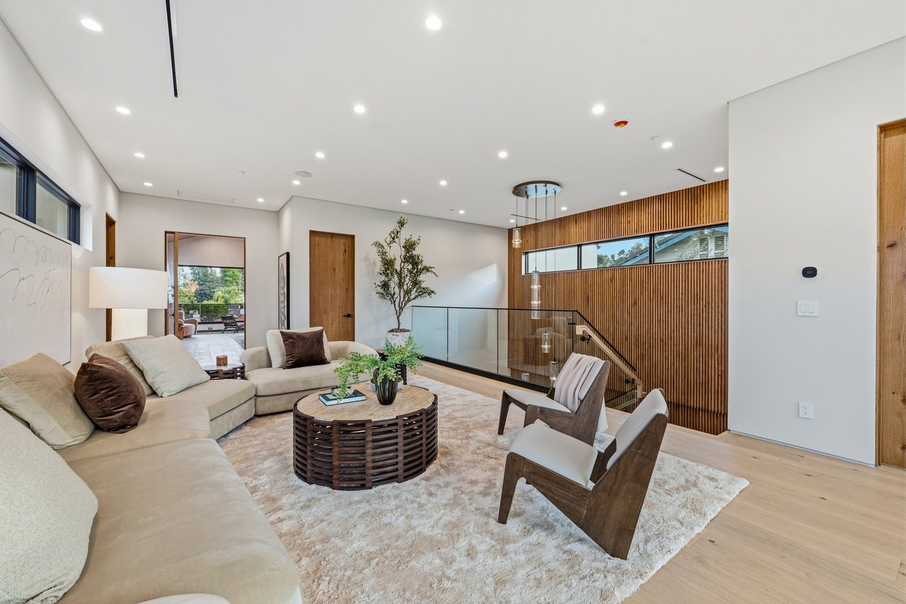 4816 Oak Park Avenue