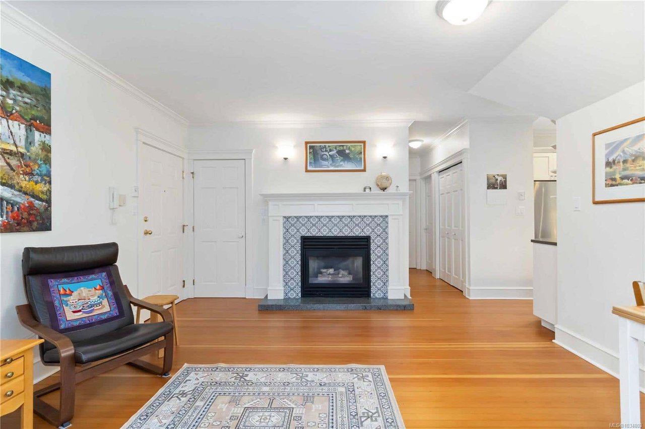 349 Foul Bay Rd F