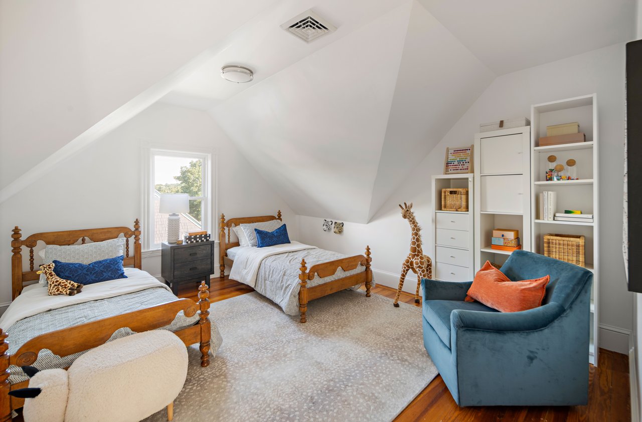 A Captivating Victorian Condo in A Fantastic Neighborhood