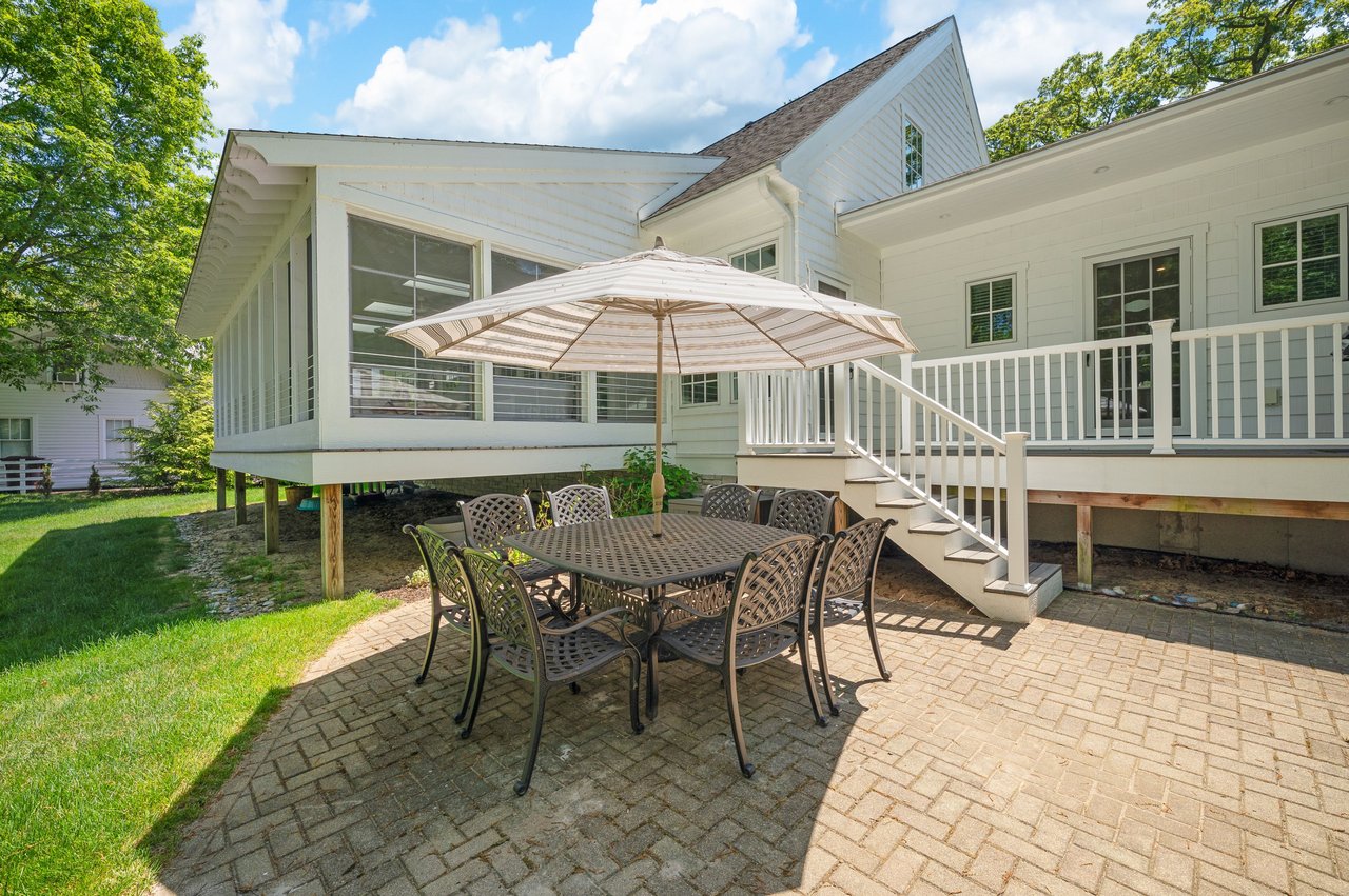 47118 Oak Avenue, Grand Beach, MI 49117