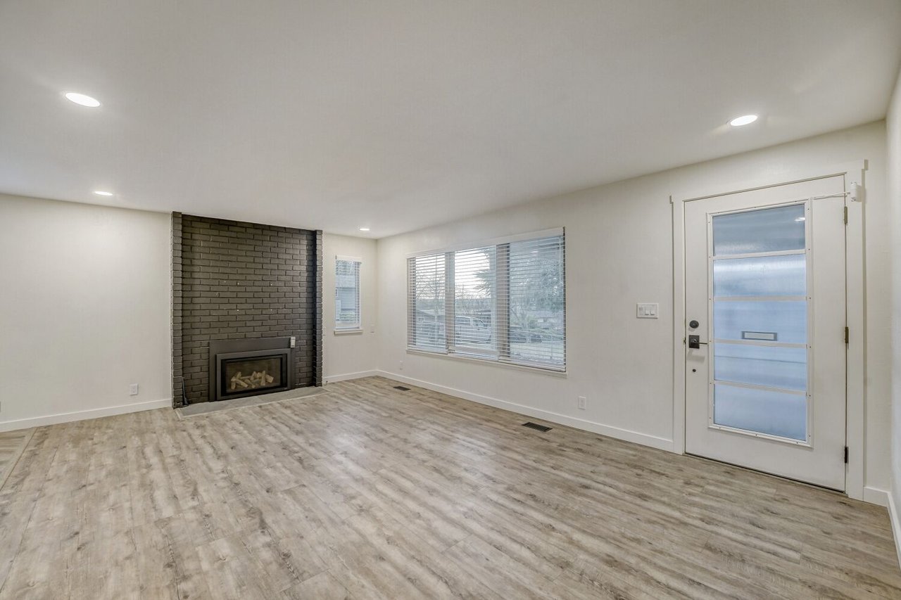 9632 S 216th St, Kent, WA 98031