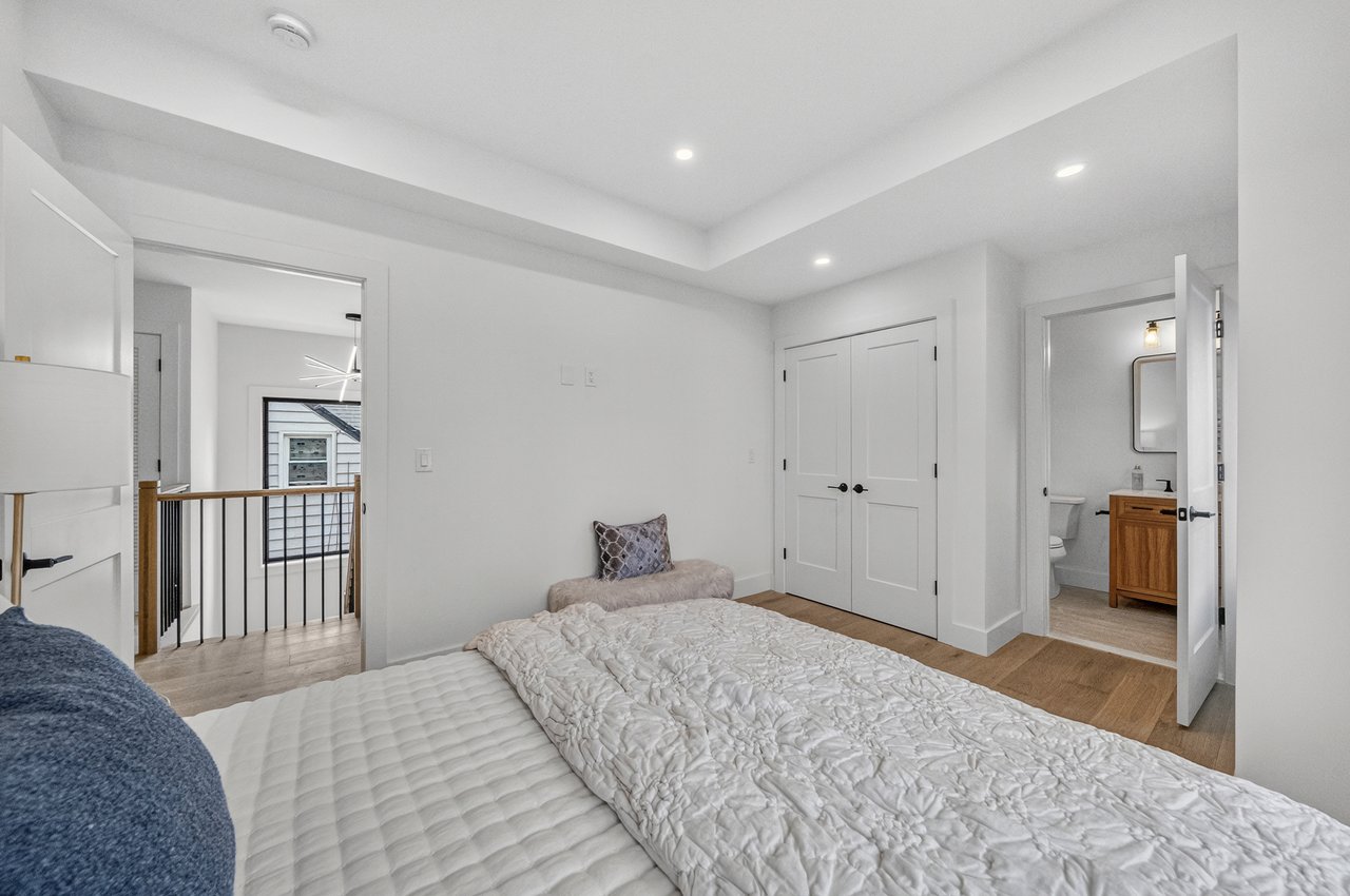 887 Linden Ave, Ridgefield, NJ 07657