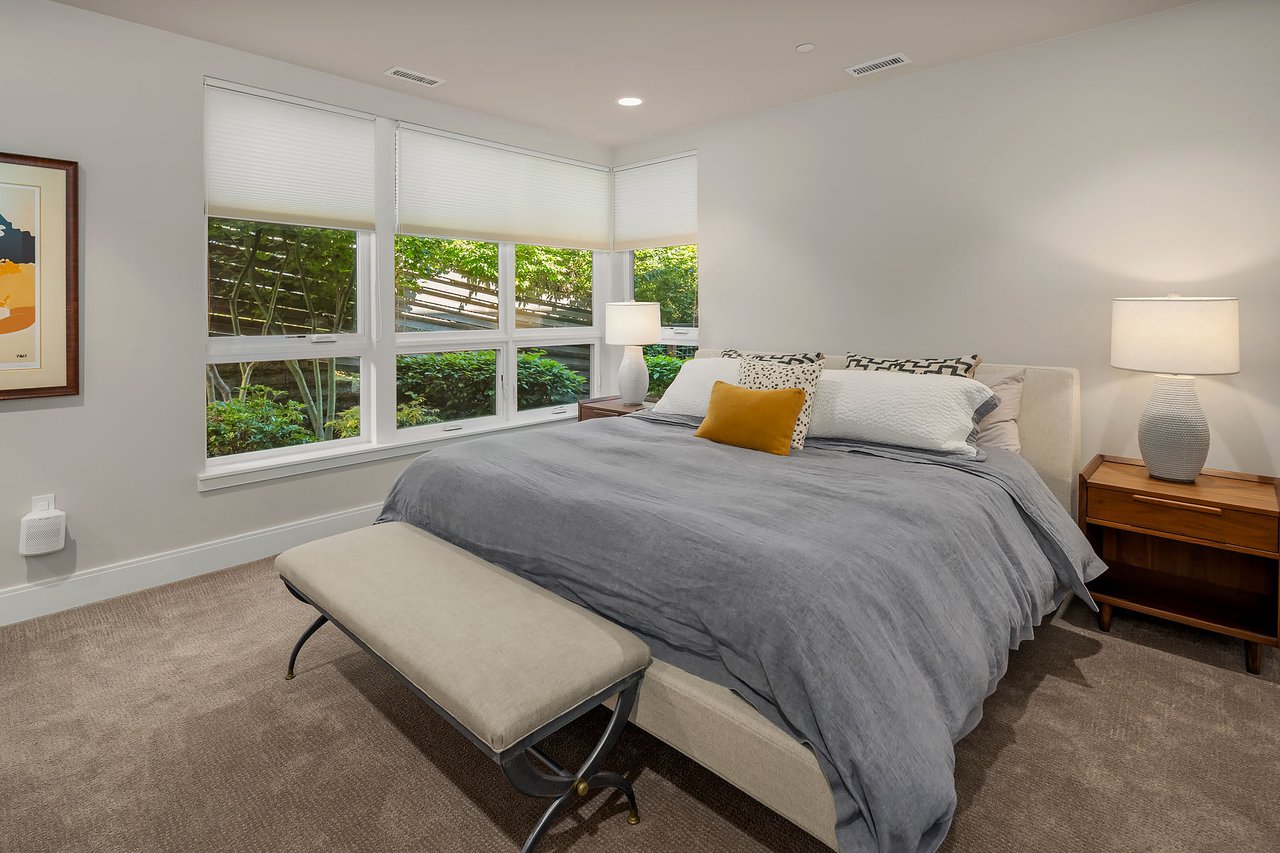 8270 SE 31st Street, Mercer Island