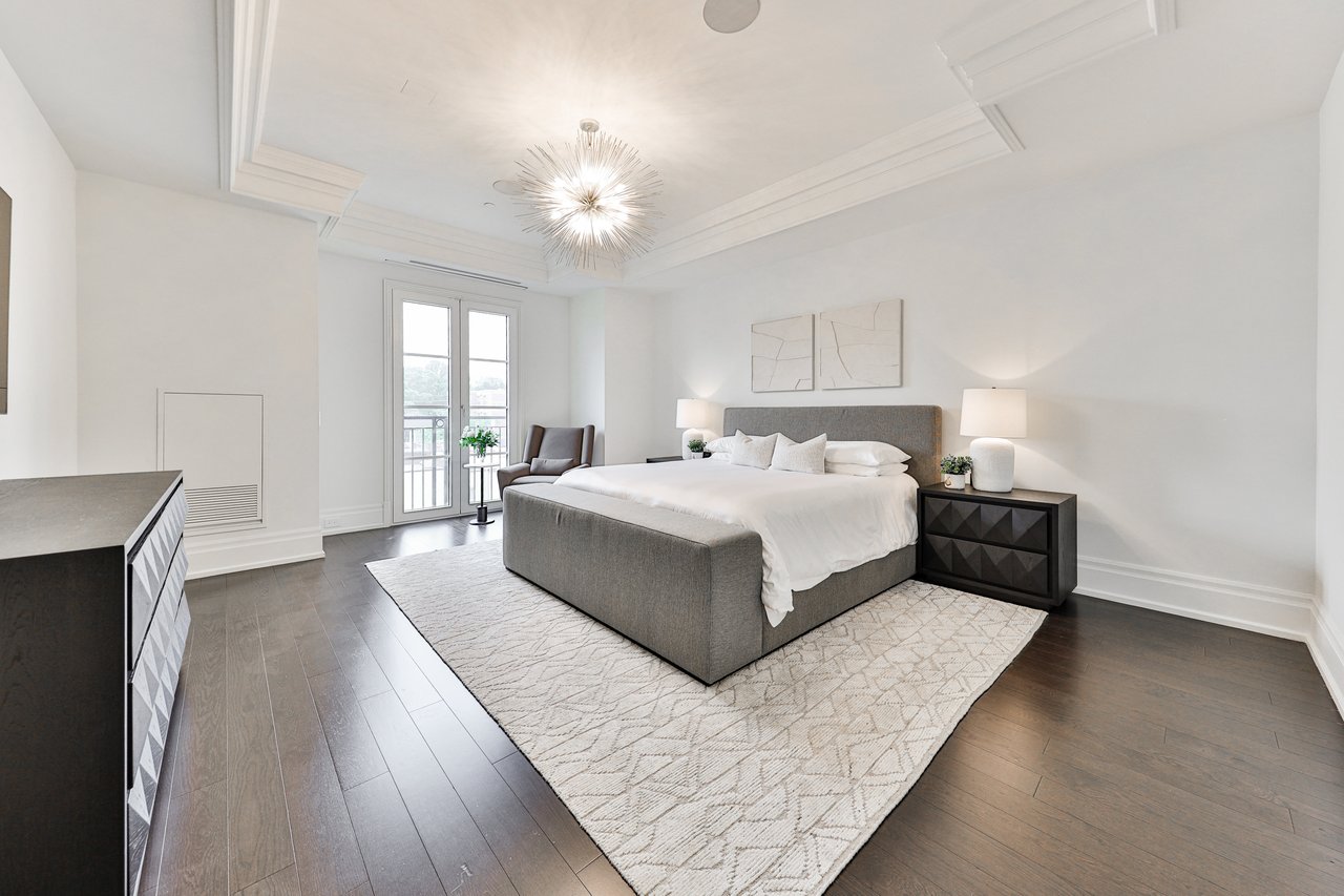 307-300 Randall Street, Oakville