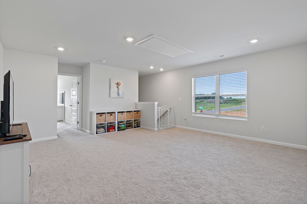 5 BEDROOMS! 3 BATHROOMS! ALMOST BRAND NEW!