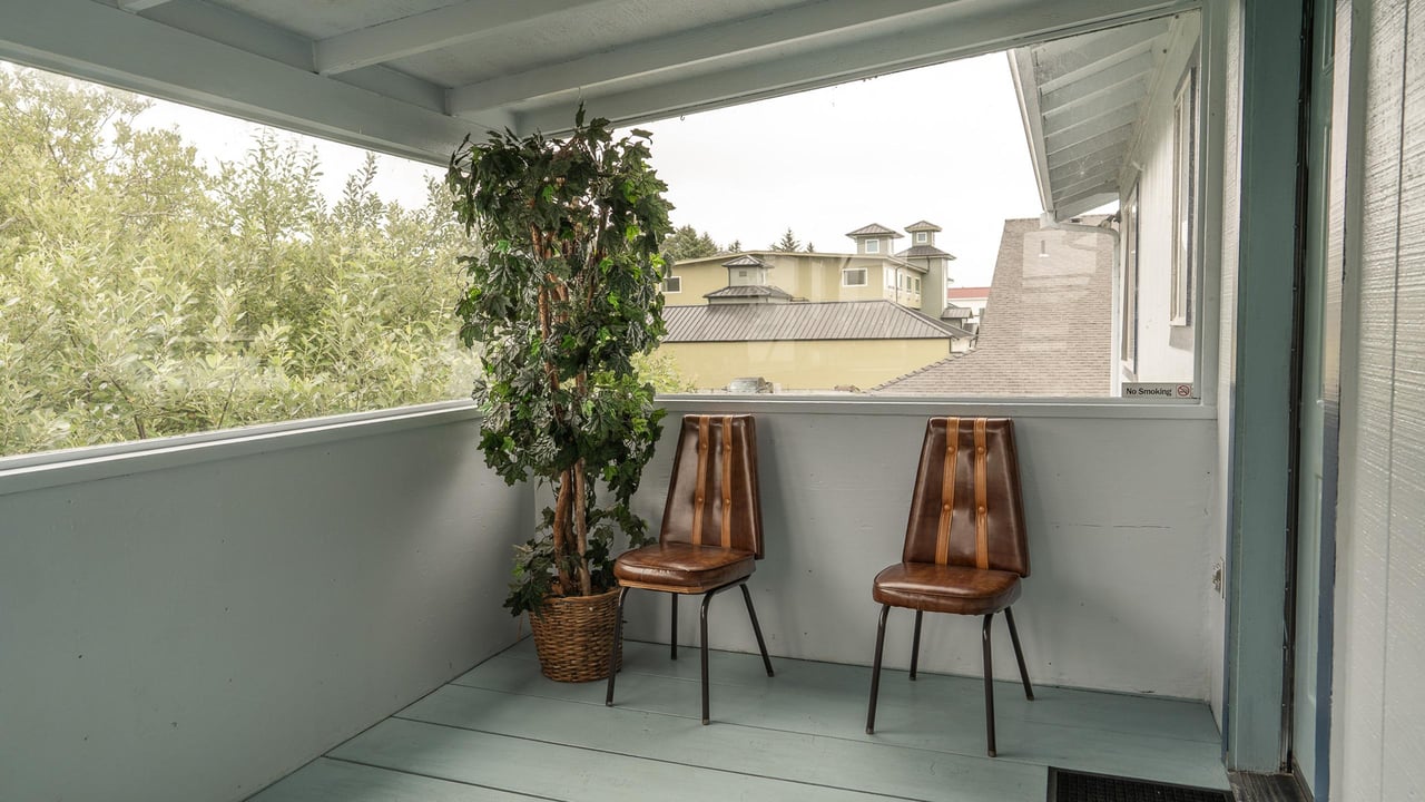 555 Hwy 101 S Apt 3