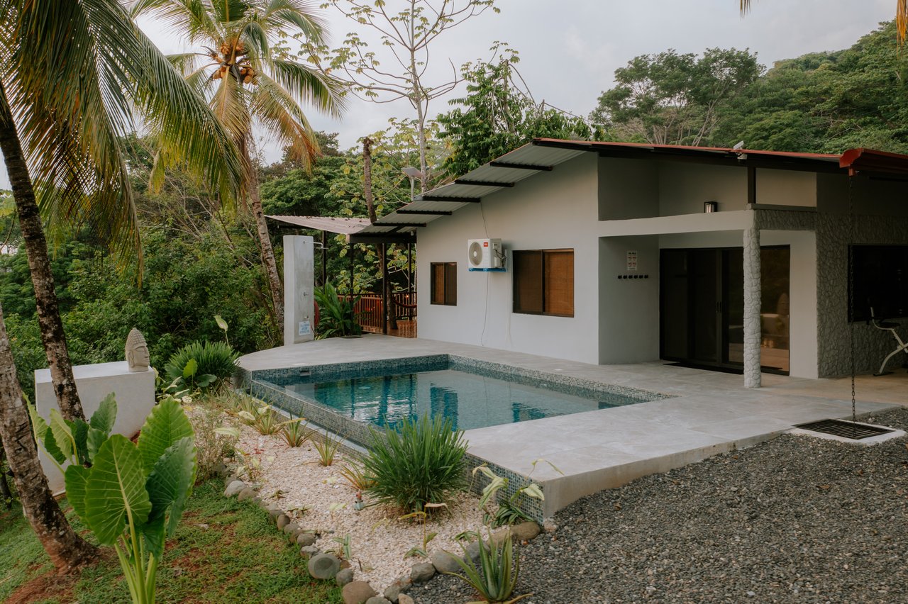 Ocean Peek Paradise Villa - 3 Bed - 1 Bath With a Pool in Hatillo