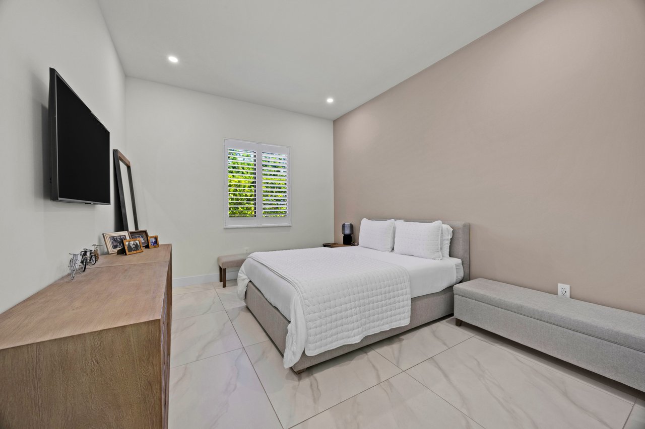 Modern Luxury Living Near Pinecrest