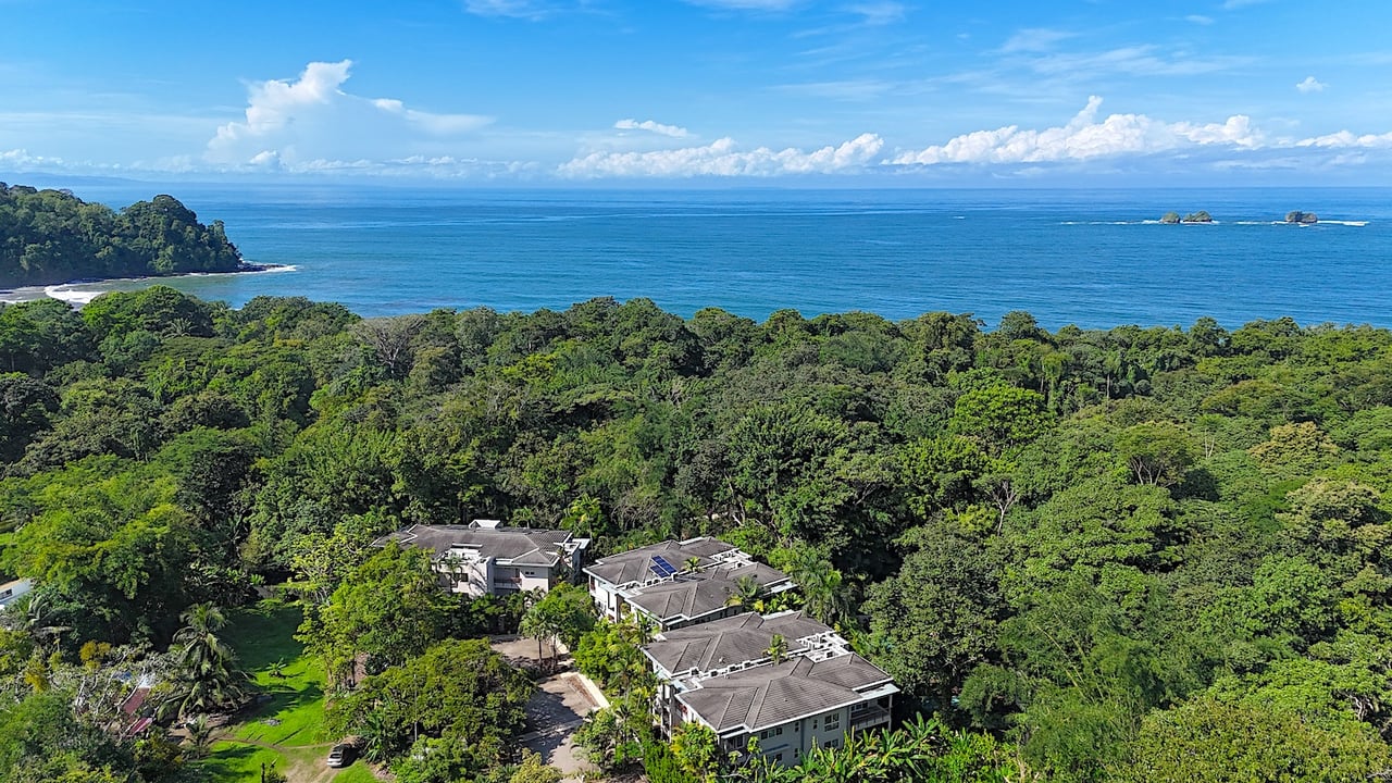 ELAN GROUND FLOOR 2 BEDROOM CONDO WITH BEACH ACCESS. UNIT 4E