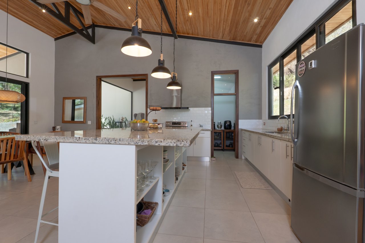 Casa Los Suenos | 4 Bedroom Home with Guest House near Tamarindo Costa Rica