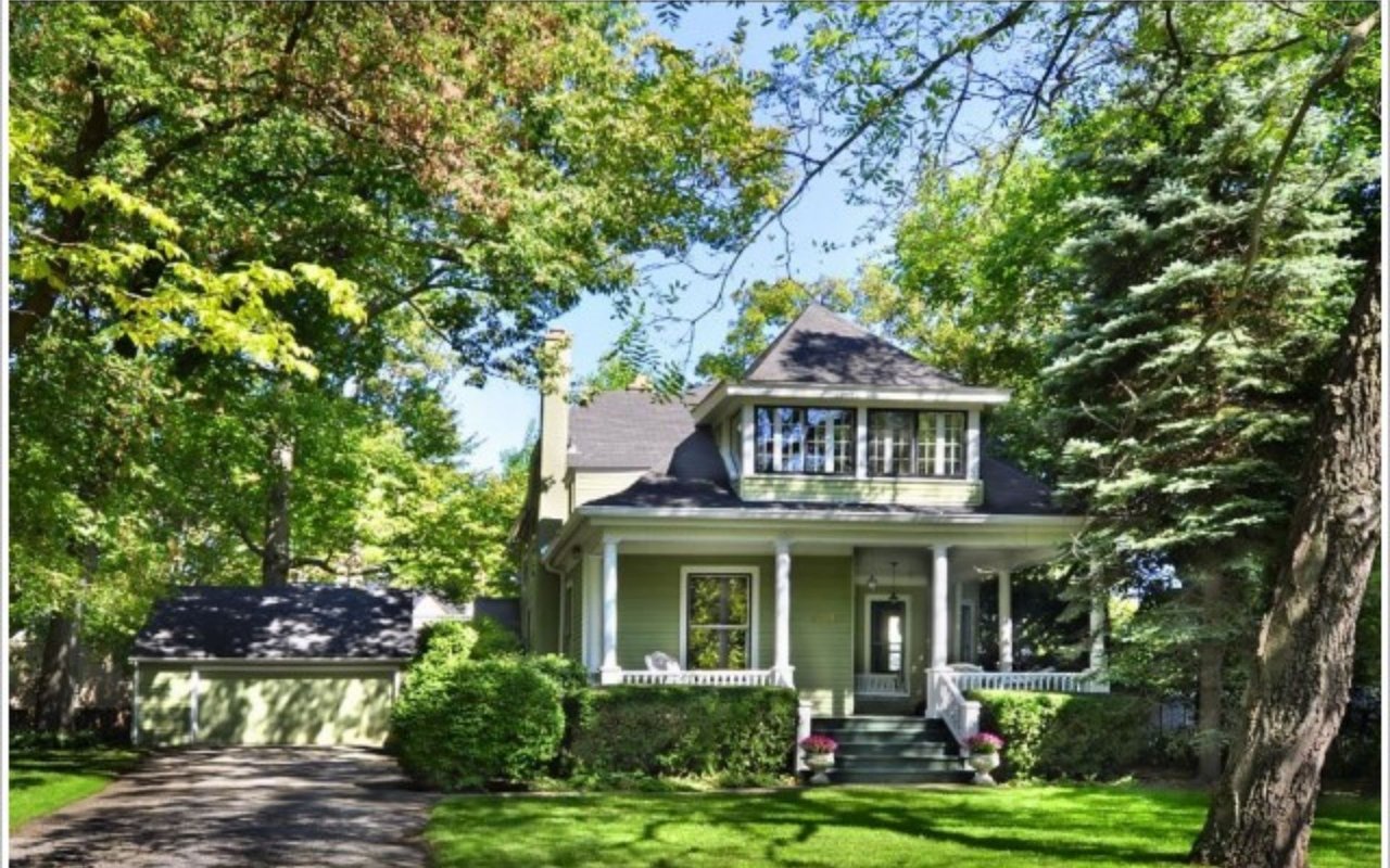 Distinctive Classic Vintage Home
