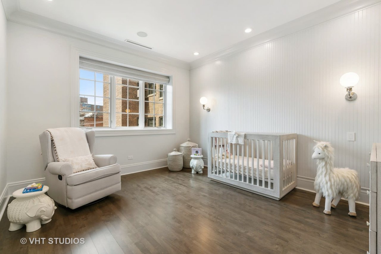 2126 N Lincoln Park West
