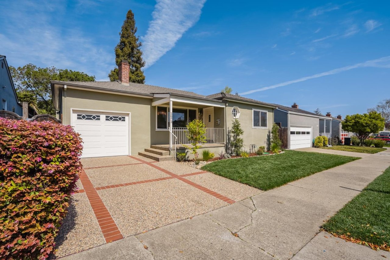 2072 Arroyo Ave