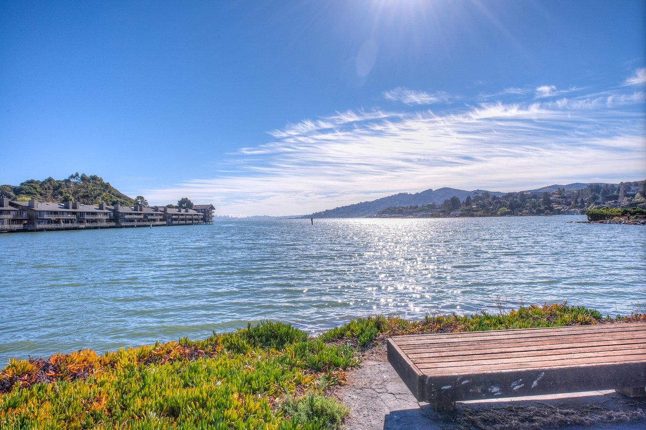 28 Greenwood Bay Dr