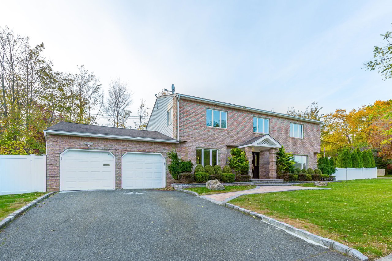 1 W Fern Drive, Jericho