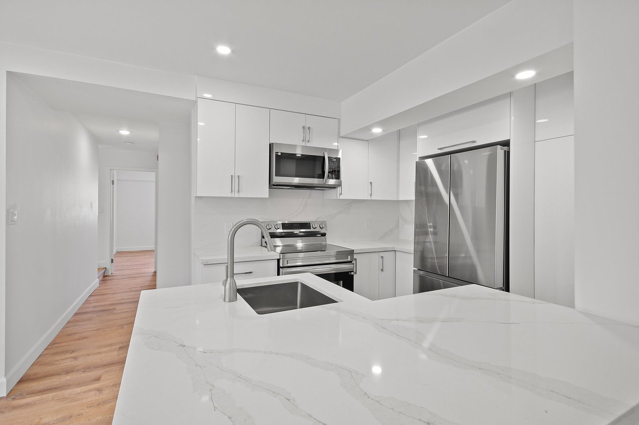 1328 Gerrard Street E Unit: 203