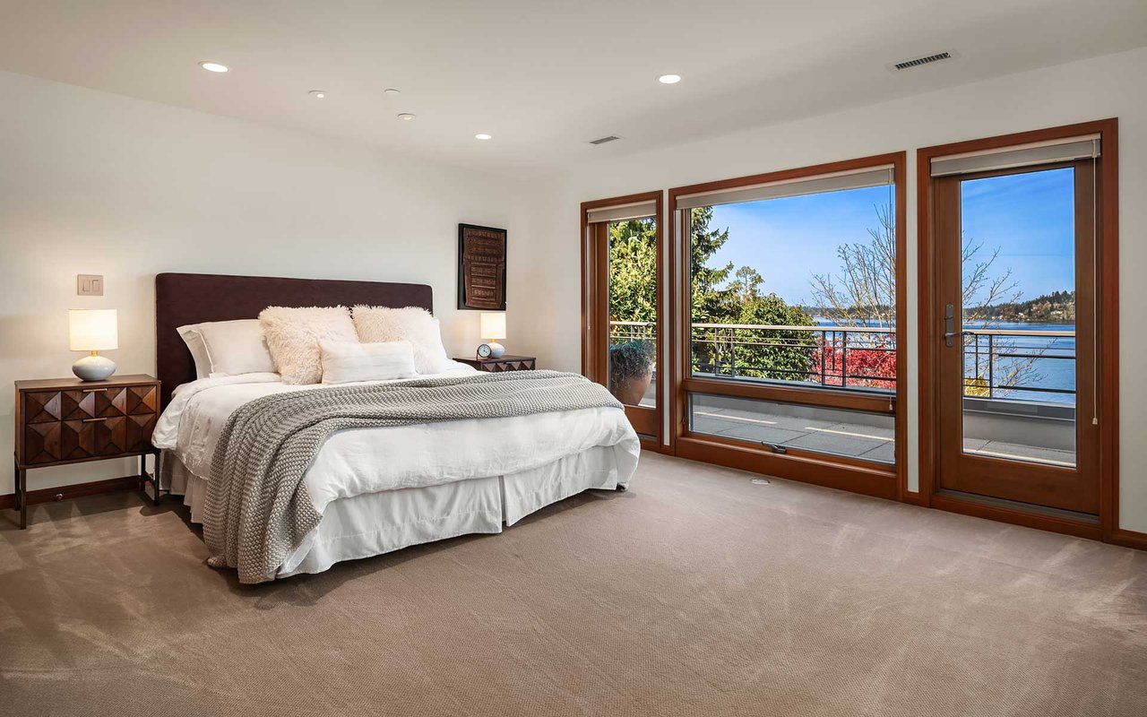 Northwest Contemporary Style on Mercer Island’s Cherished North End