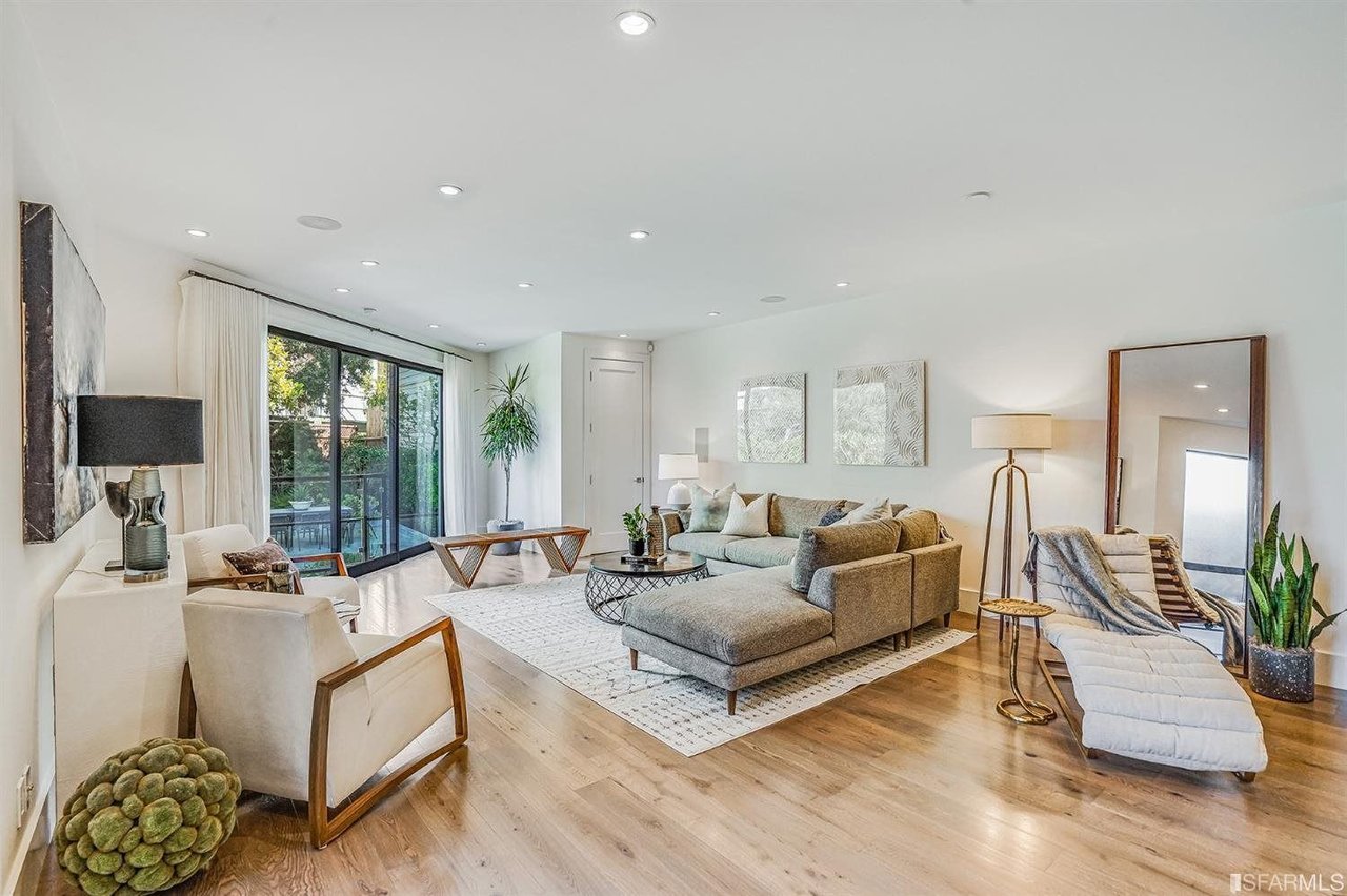 3736 Cesar Chavez
