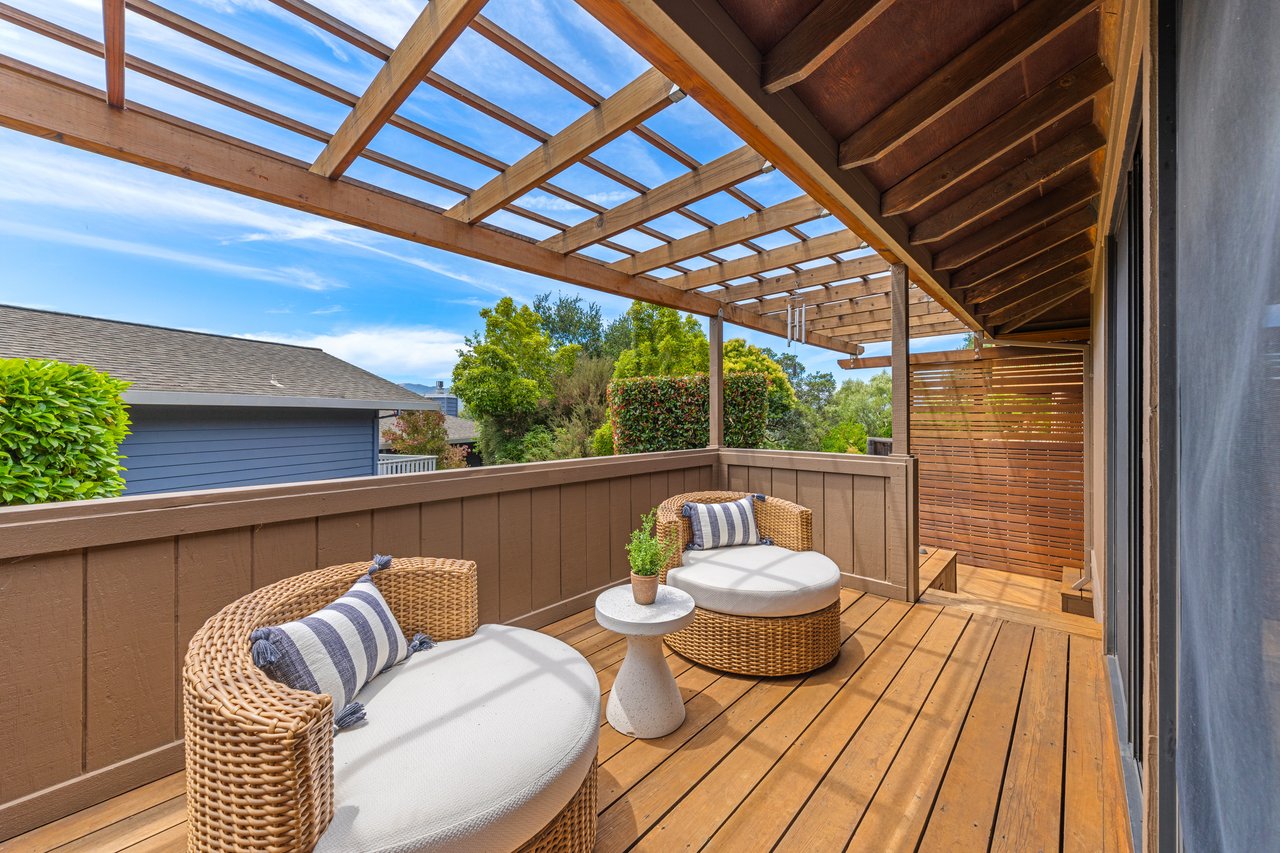 Inviting and Updated - Picturesque Grounds