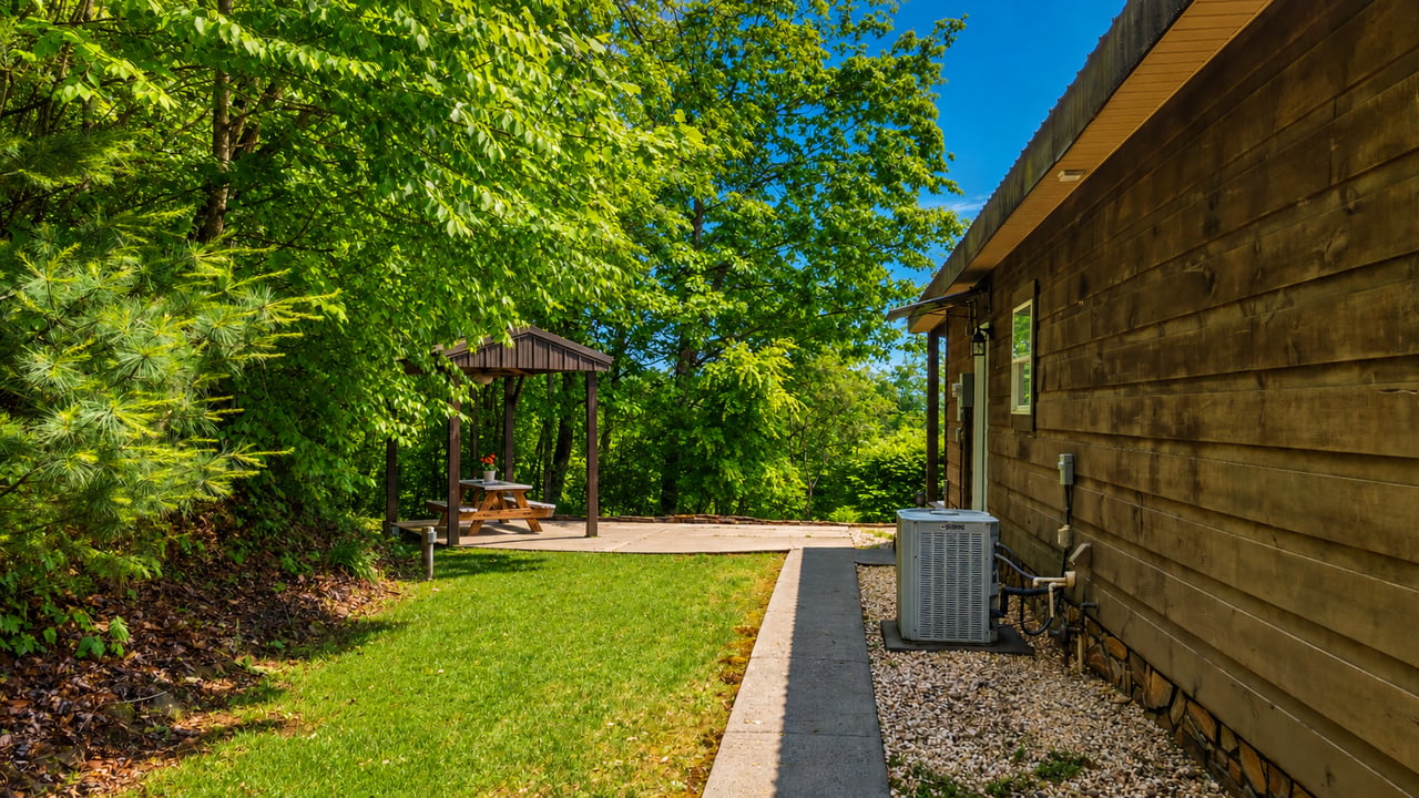 438 PALMETTO DR