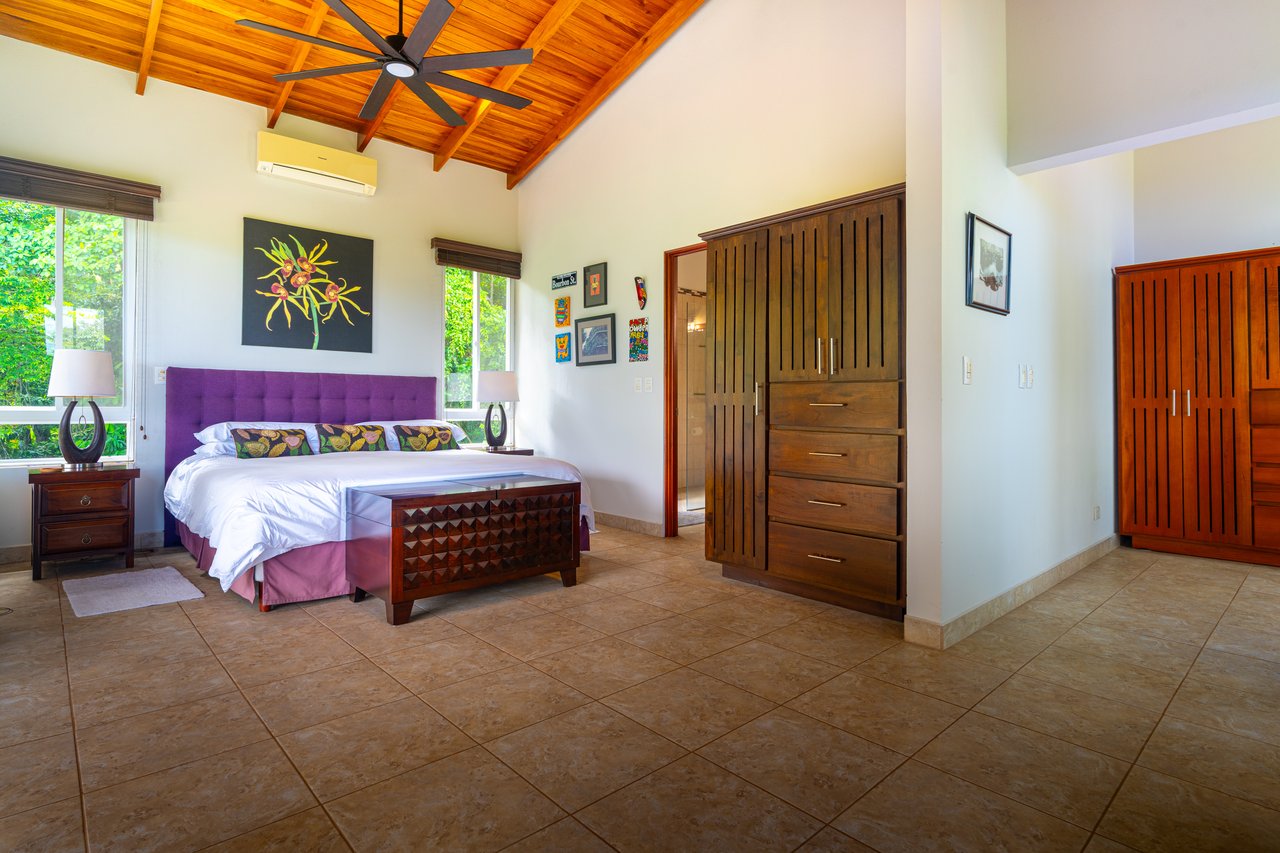 Casa de Orquideas - Mountains, Ocean and Jungle with Privacy In Gated Community, Ojochal