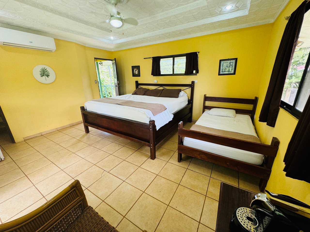 Downtown Uvita Commercial Room Rentals with Restaurant
