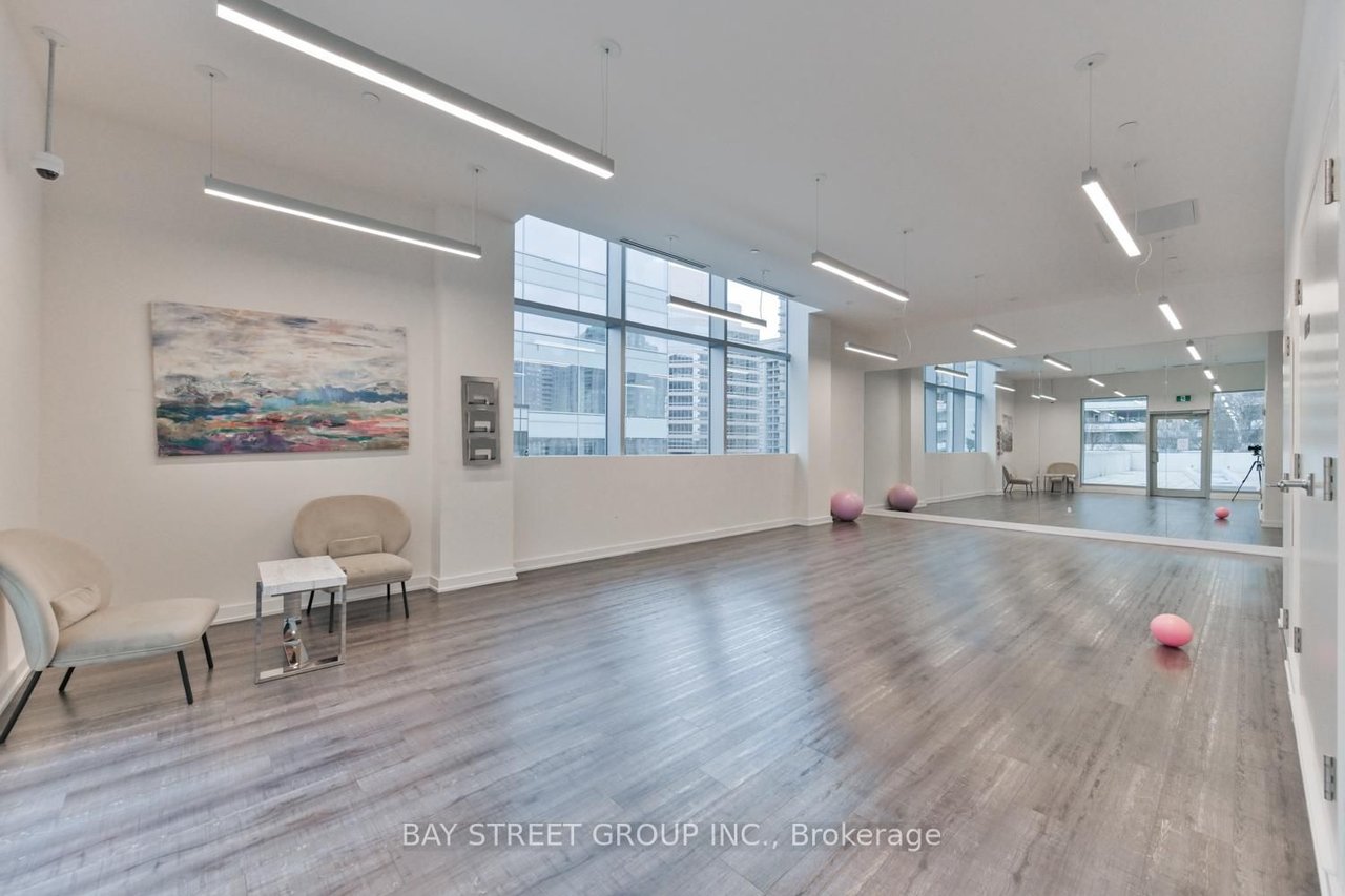 PENTHOUSE IN THE HEART OF NORTH YORK