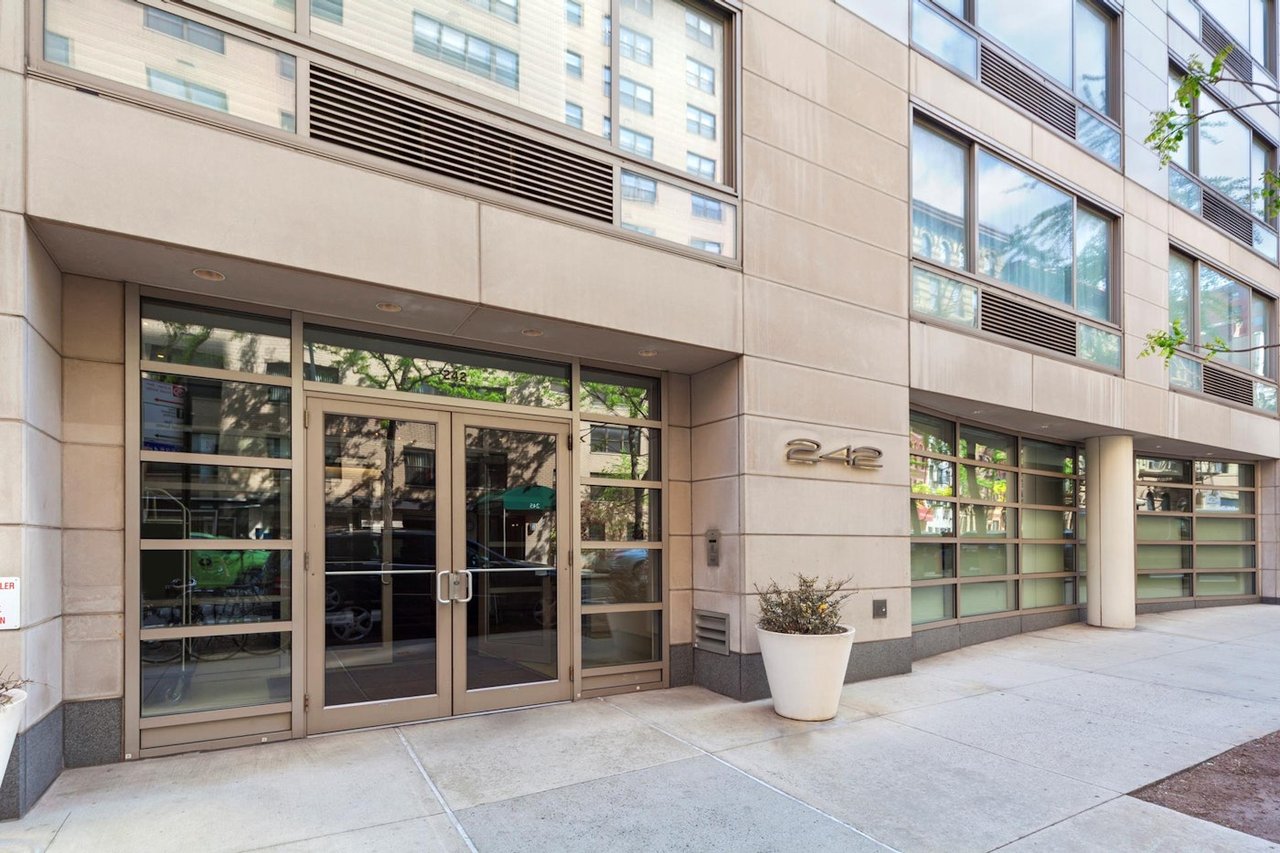 242 E 25th St, #8E