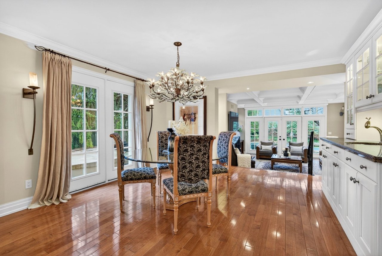  Aldershot Lakeside Elegance