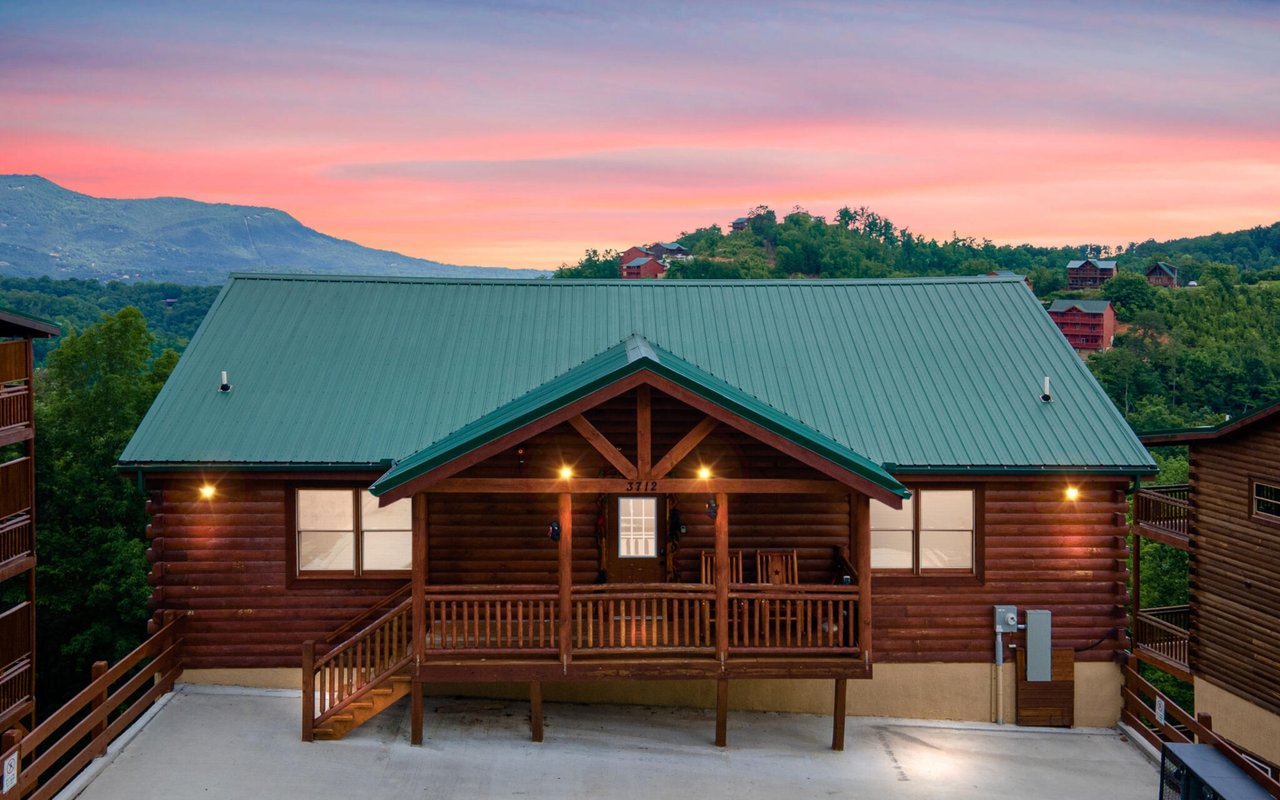 Wallace Luxury Spotlight | 3712 Tilda Hilltop Way Sevierville, TN 37862